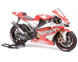 Amazon.co.jp: Tamiya 1:12 Yamaha YZR M1 '04 No.7/No.33 : Hobbies